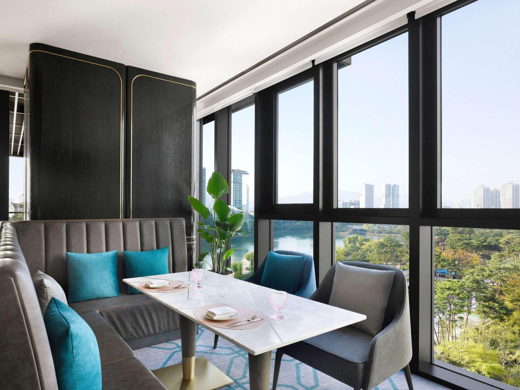 Sofitel Ambassador Seoul Hotel & Serviced Residences Exterior photo