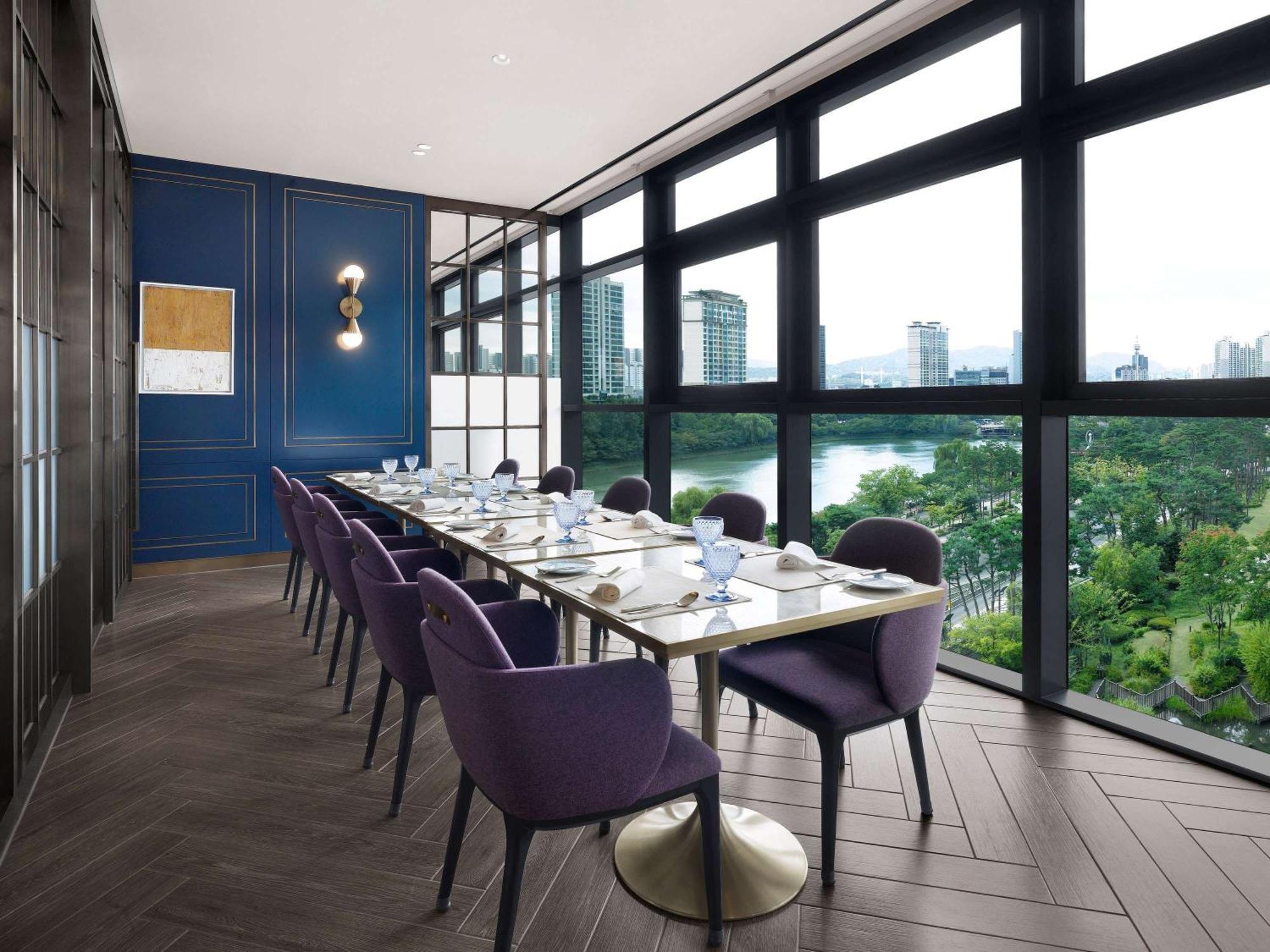 Sofitel Ambassador Seoul Hotel & Serviced Residences Exterior photo